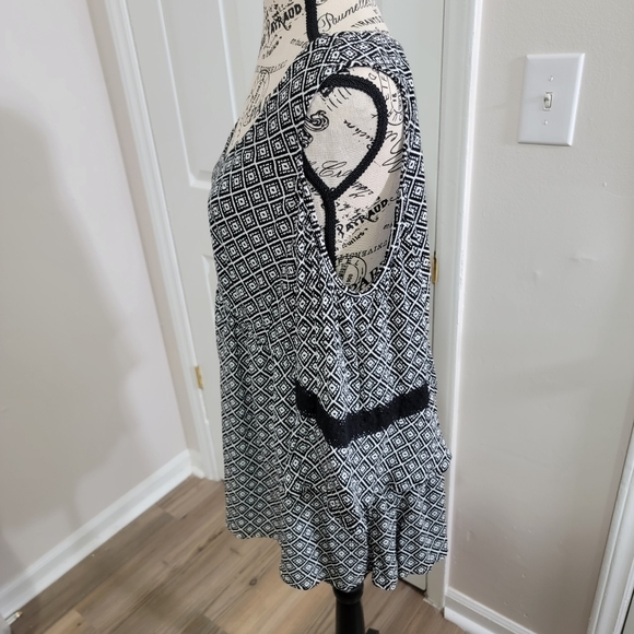 Torrid Cold Shoulder Gauze Top Women’s Size 3 Black And White - Picture 2 of 11